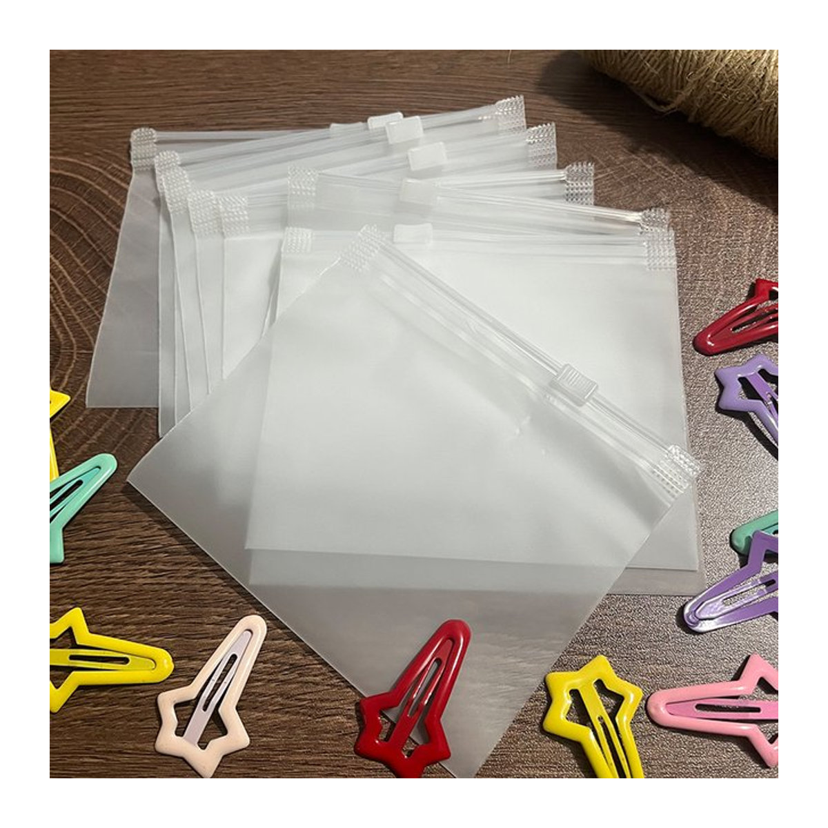 Yidensy Zipper Kunststoff Taschen 10er Set Halb Transparent Matt Weiß B: 12 cm, H: 10 cm Schmuckbeutel für Halsketten, Ohrringe und Haarspangen - Bild 1
