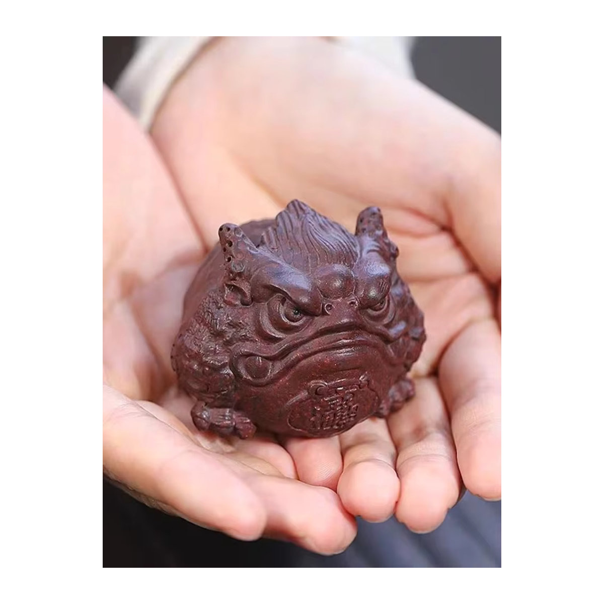 Yixing Purple Clay Tea Pet – Goldene 3-beinige Krötenfigur aus Keramik in Braun und Gold für deine Zen-Teezeremonie - Bild 5