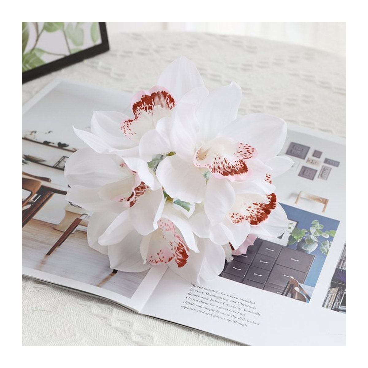 YO CHO Künstlicher Orchideen-Blumenstrauß aus Latex mit 6 Cymbidium-Blüten in Blau und Weiß - Bild 1
