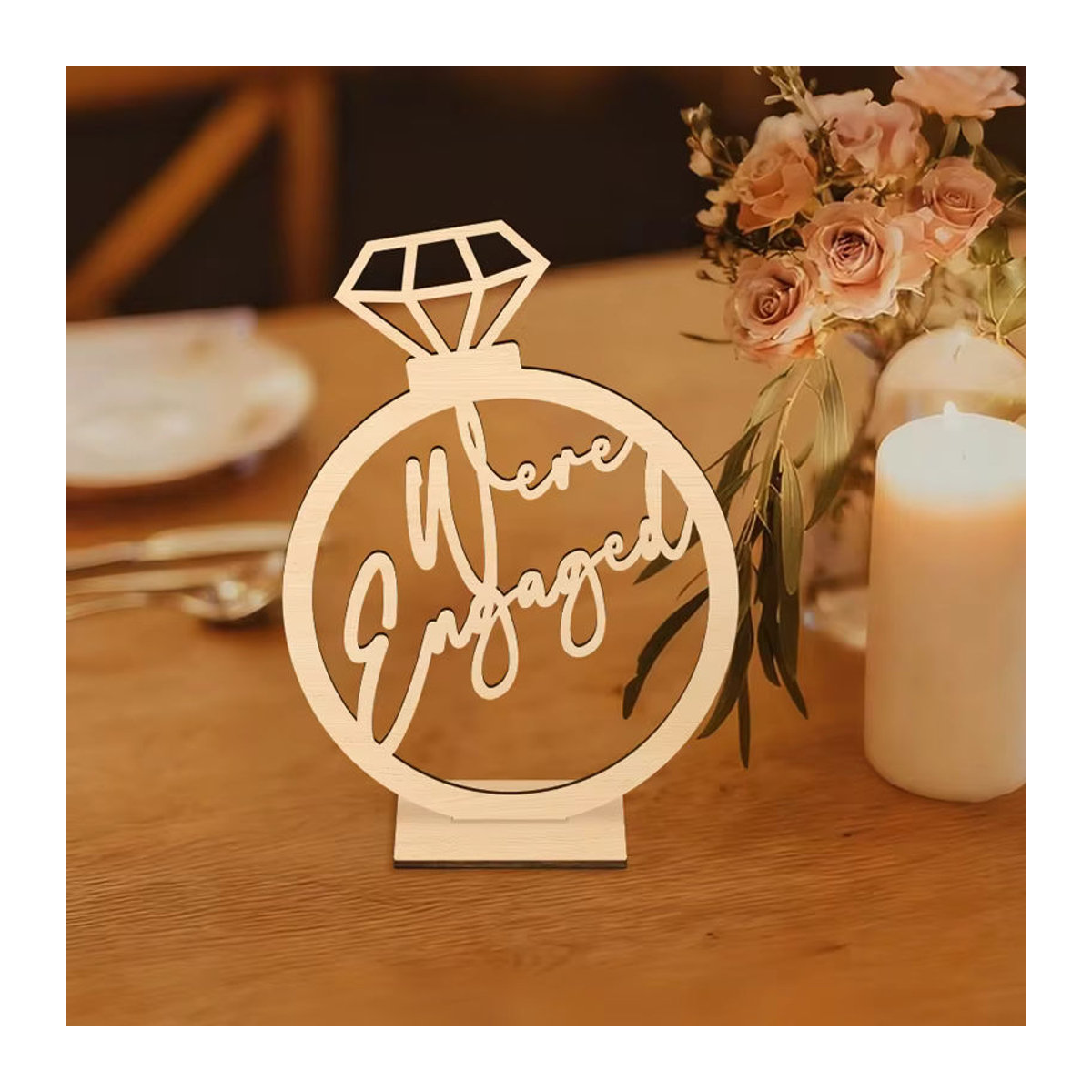 YOMDID Holzschild We're Engaged in Braun und Beige als minimalistische Dekoration für Verlobung und Hochzeit mit Holzsockel - Bild 6
