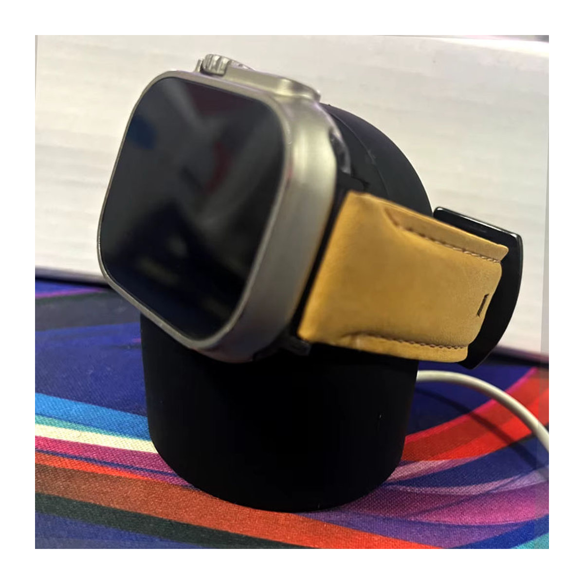 Yunfook Ladestation aus Silikon für Apple Watch Ultra, Series 11 bis 5 sowie SE3, Dockingstation Halterung in Blau oder Schwarz - Bild 6