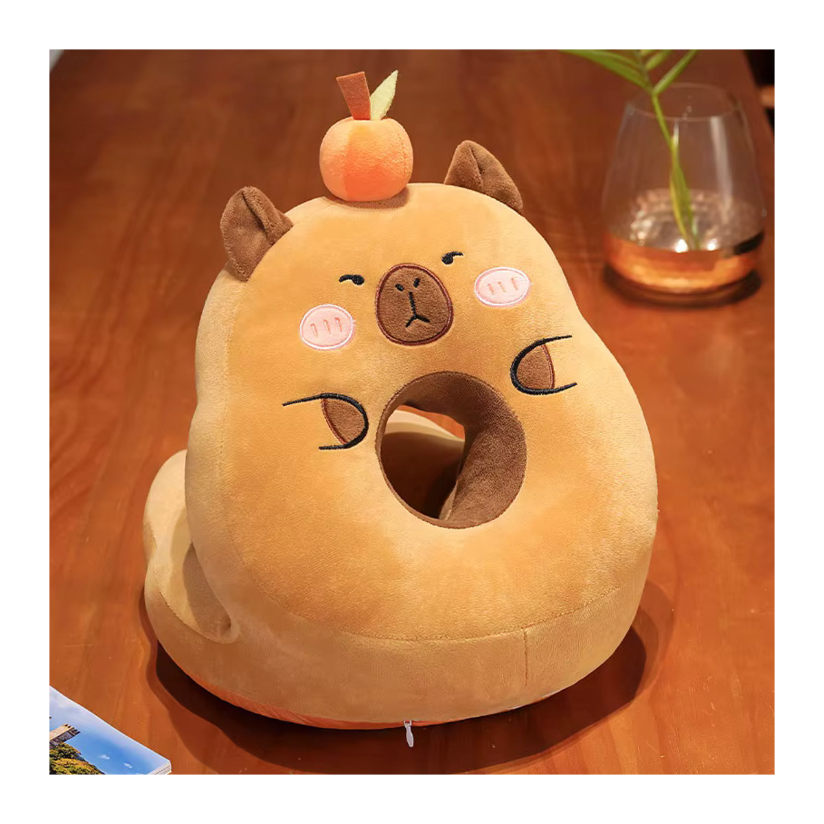 YUZHINUO Capybara Plüschkissen in Braun als ergonomisches Lendenkissen für Bürostuhl, Sofa und Rückenlehne - Bild 3