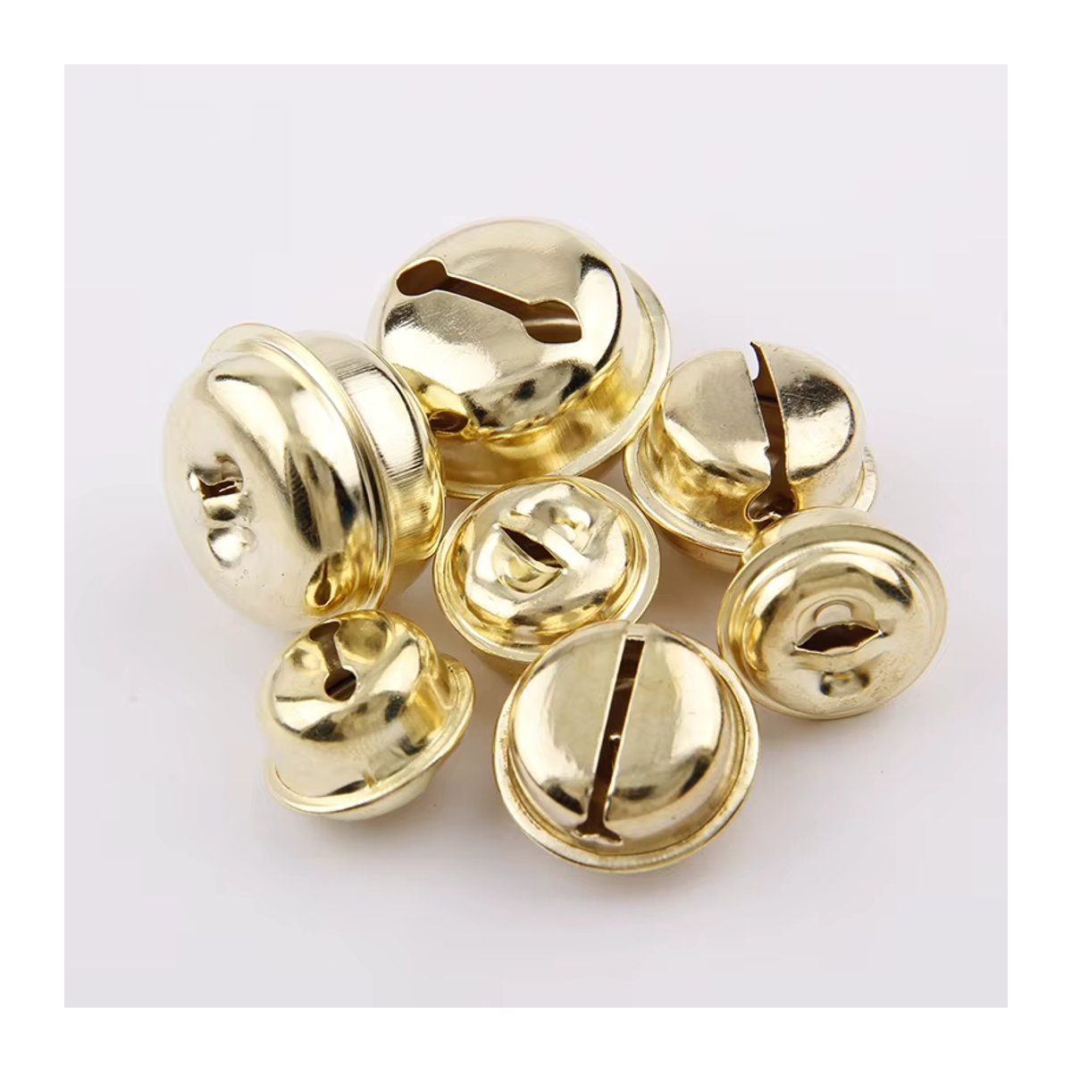 Ywbeads 10er Set Goldene Glocken Anhänger aus Metall für Weihnachtsbaum Ornamente und DIY Bastelbedarf, Durchmesser: 1,8 cm - Bild 3