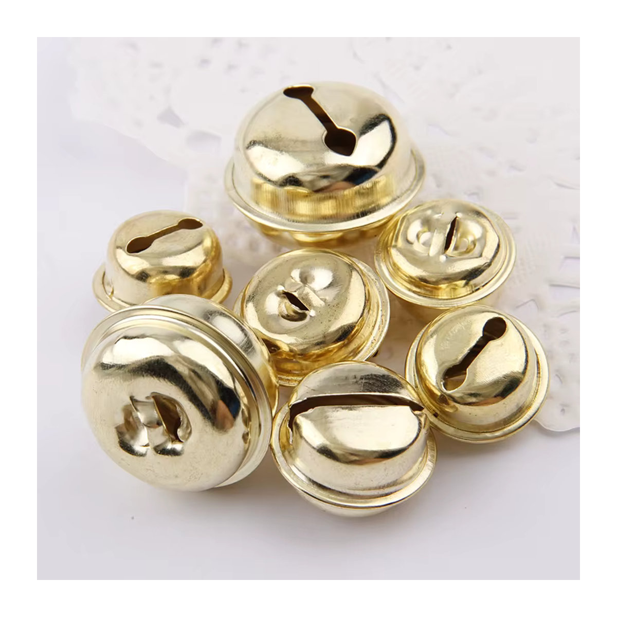 Ywbeads 10er Set Goldene Glocken Anhänger aus Metall für Weihnachtsbaum Ornamente und DIY Bastelbedarf, Durchmesser: 1,8 cm - Bild 4