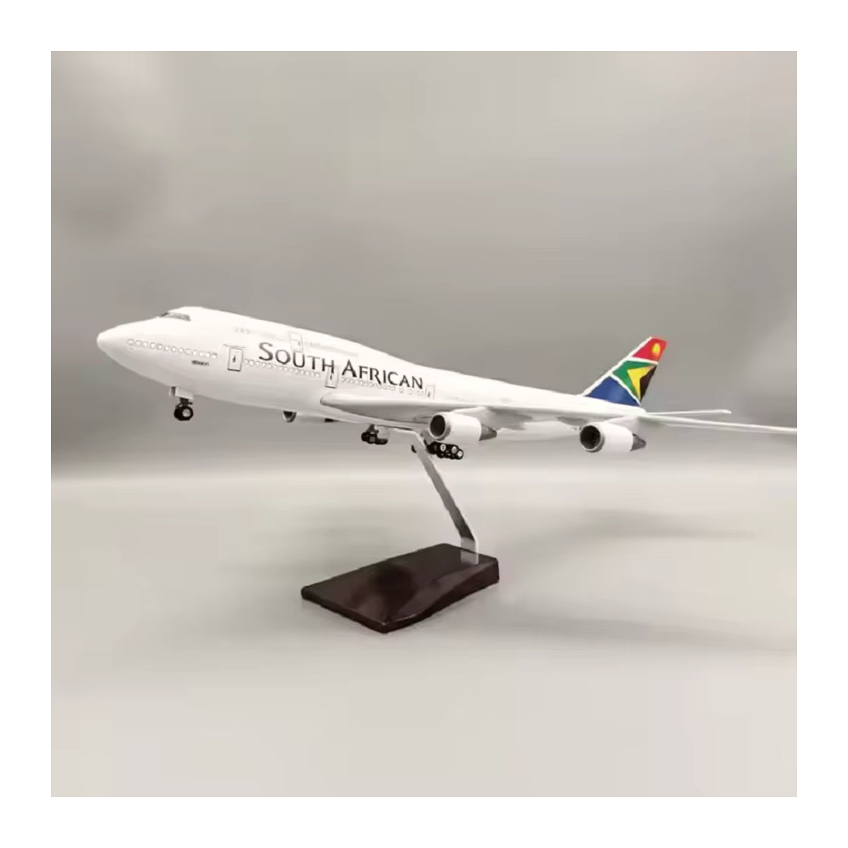 ZOCO Modellflugzeug South Africa Airlines B747 im Maßstab 1:150 aus Metall in Weiß mit LED-Licht - Bild 2