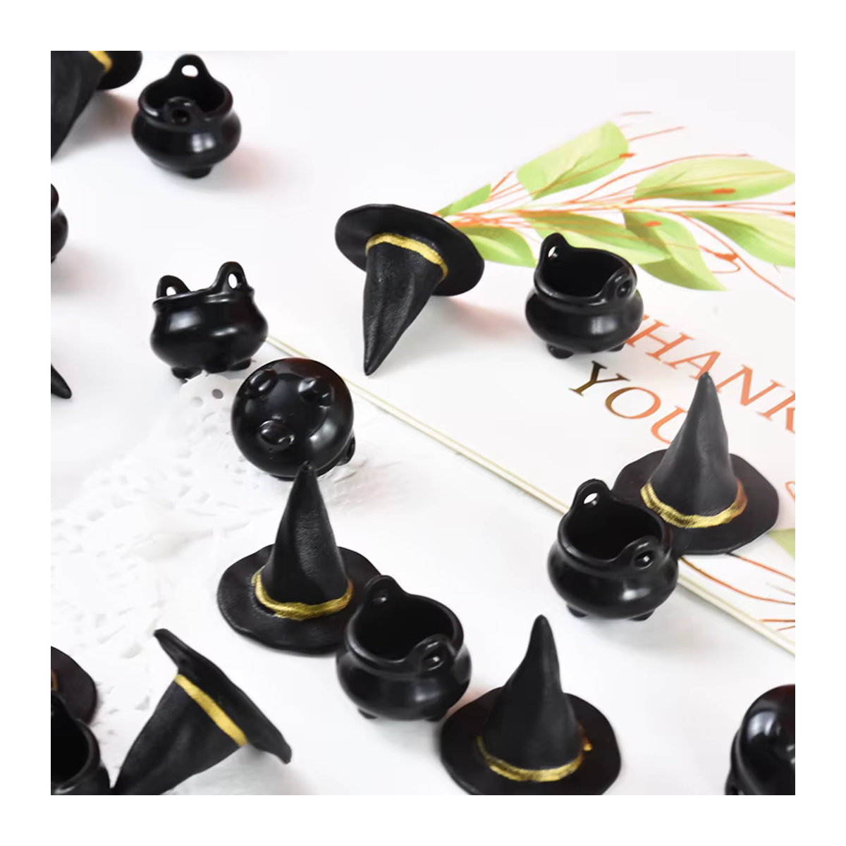 ZQCXLD 10er Set Halloween Miniatur Dekorationen aus Kunstharz mit Hexenhüten und Kesseln in Schwarz für DIY Handwerk und Party Tischdeko - Bild 5