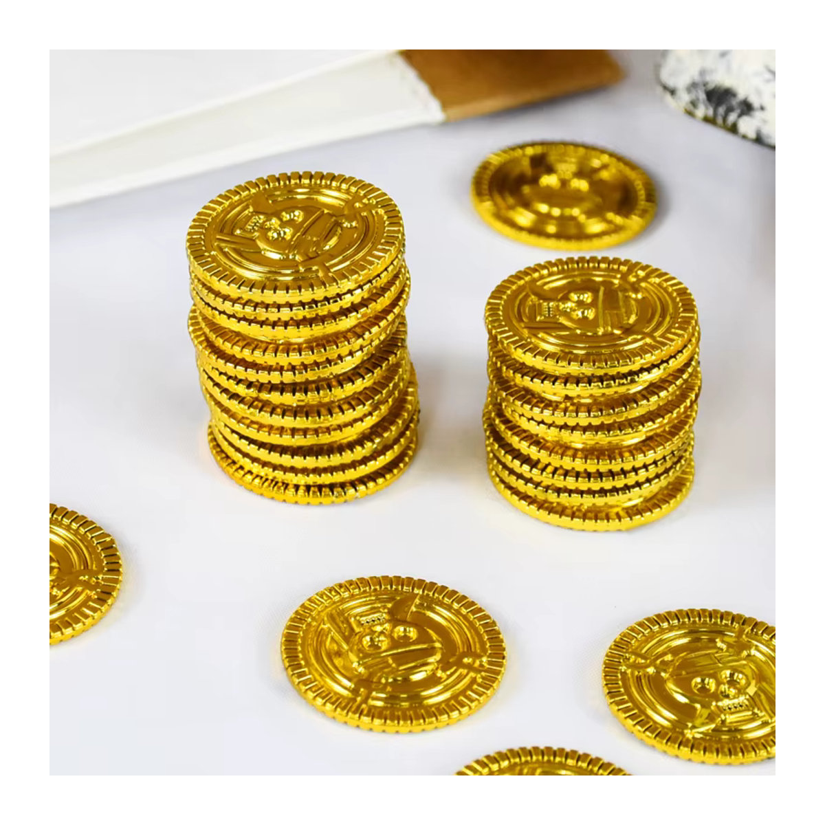 ZQCXLD 50 Stück Piraten Gold Münzen aus Kunststoff als Schatz Requisiten für Halloween, Geburtstag und Kinderpartys - Bild 2