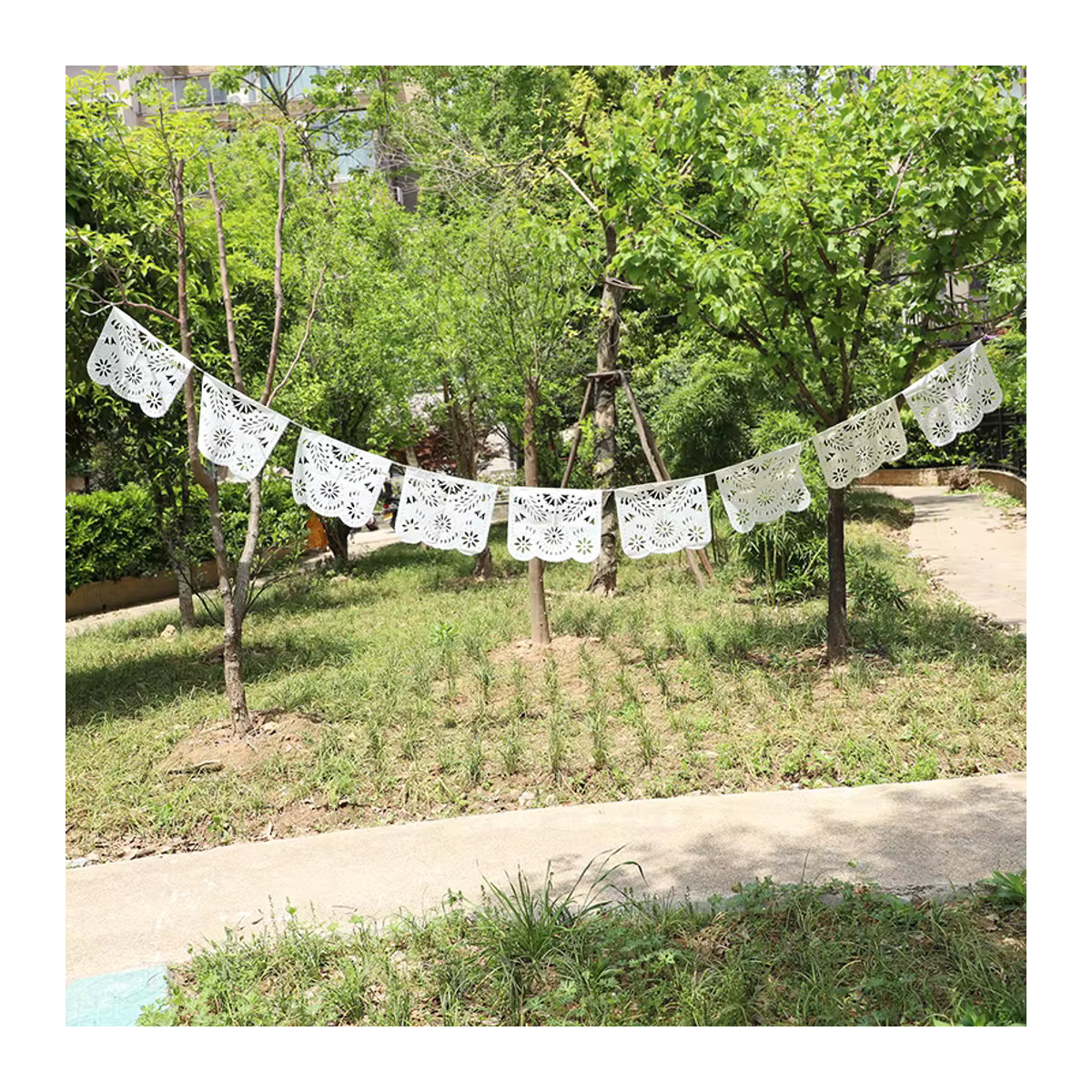 ZQCXLD Papel Picado Banner Weiß aus Kunststoff für Hochzeit und Cinco De Mayo als hängende Party-Dekoration mit Blumen- und geometrischen Mustern - Bild 3