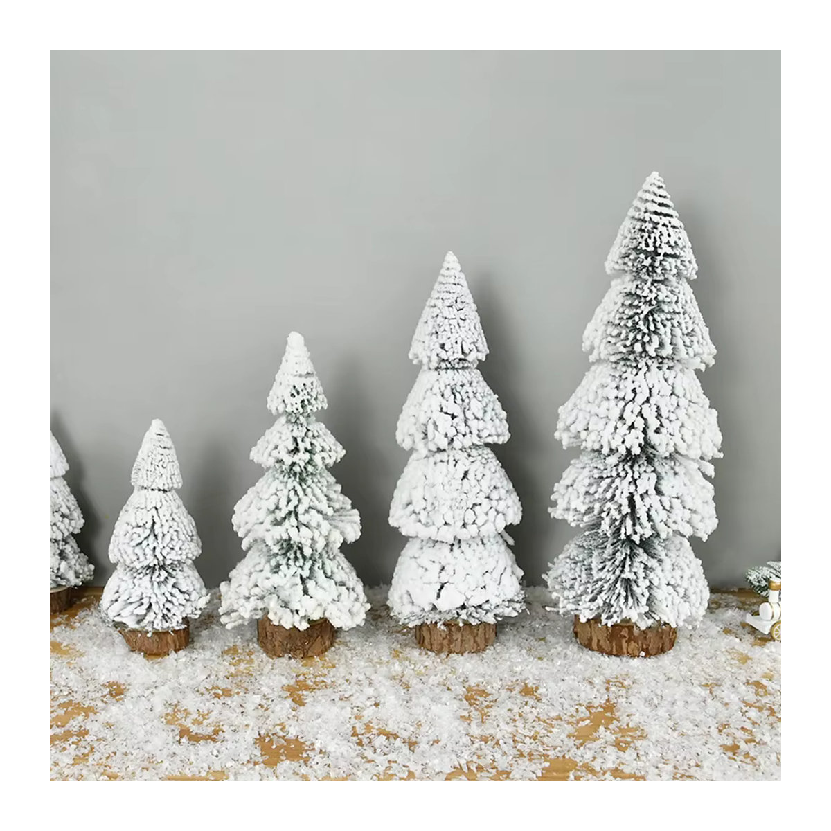 ZQCXLD Weihnachtsbaum Desktop-Dekoration Beflockte Miniatur-Tanne in Weiß mit Holzornamenten - Bild 4