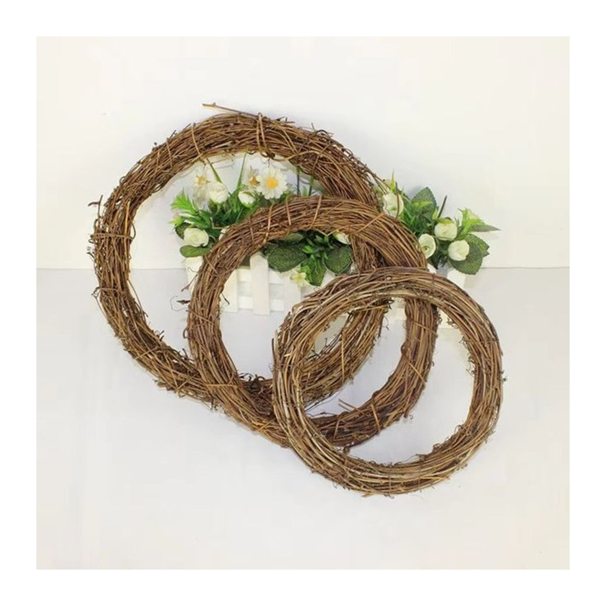 ZQCY Künstlicher Kranz aus Reben und Blättern in Braun für Hochzeit, Garten und Dekoration, Rund, Durchmesser: 10 cm, 15 cm oder 20 cm - Bild 1
