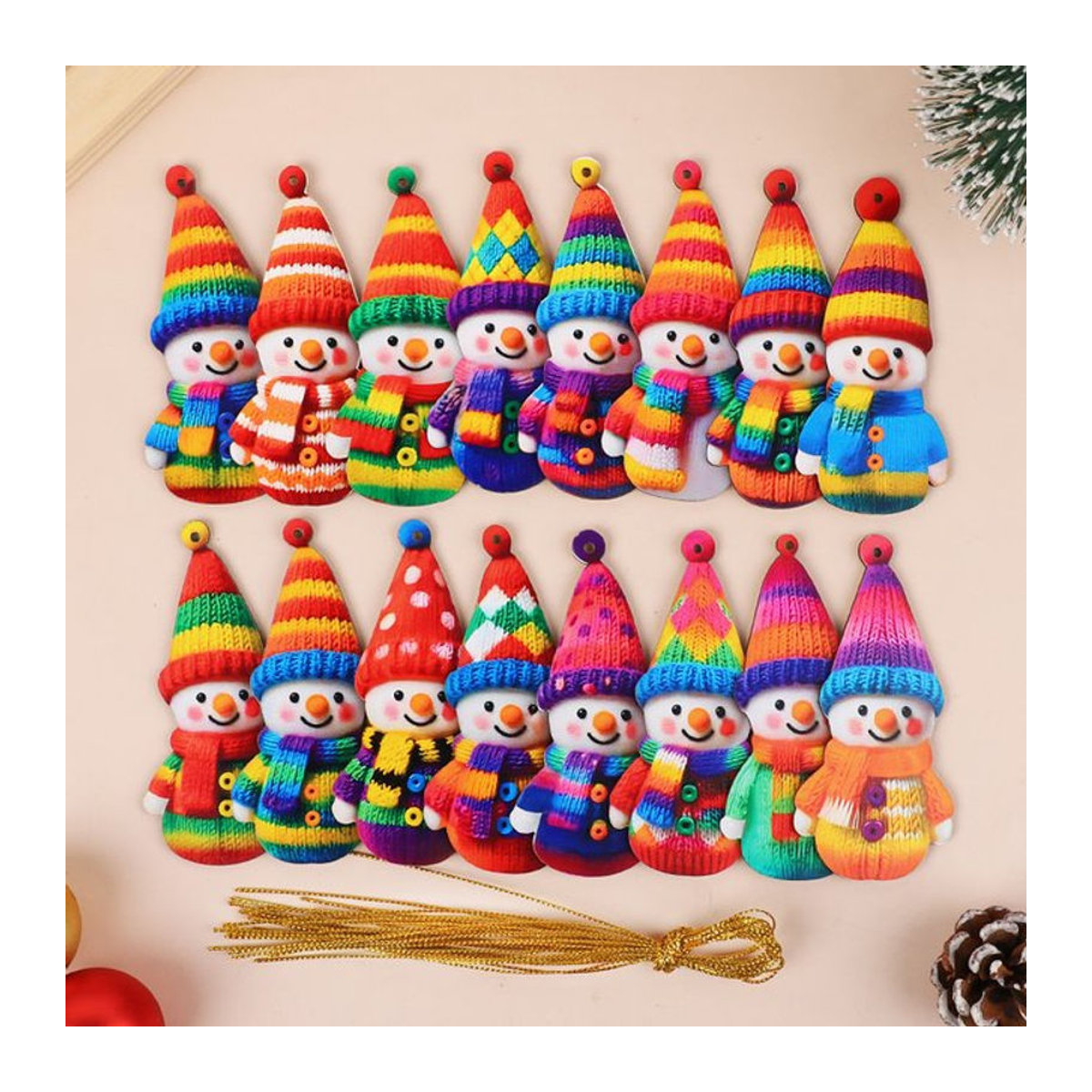 ZQNYCY 16er Set Schneemann Hängeornamente aus Kunststoff, mehrfarbige Cartoon Weihnachtsbaum Anhänger für Kinder und zur Dekoration von Haus und Kamin - Bild 1