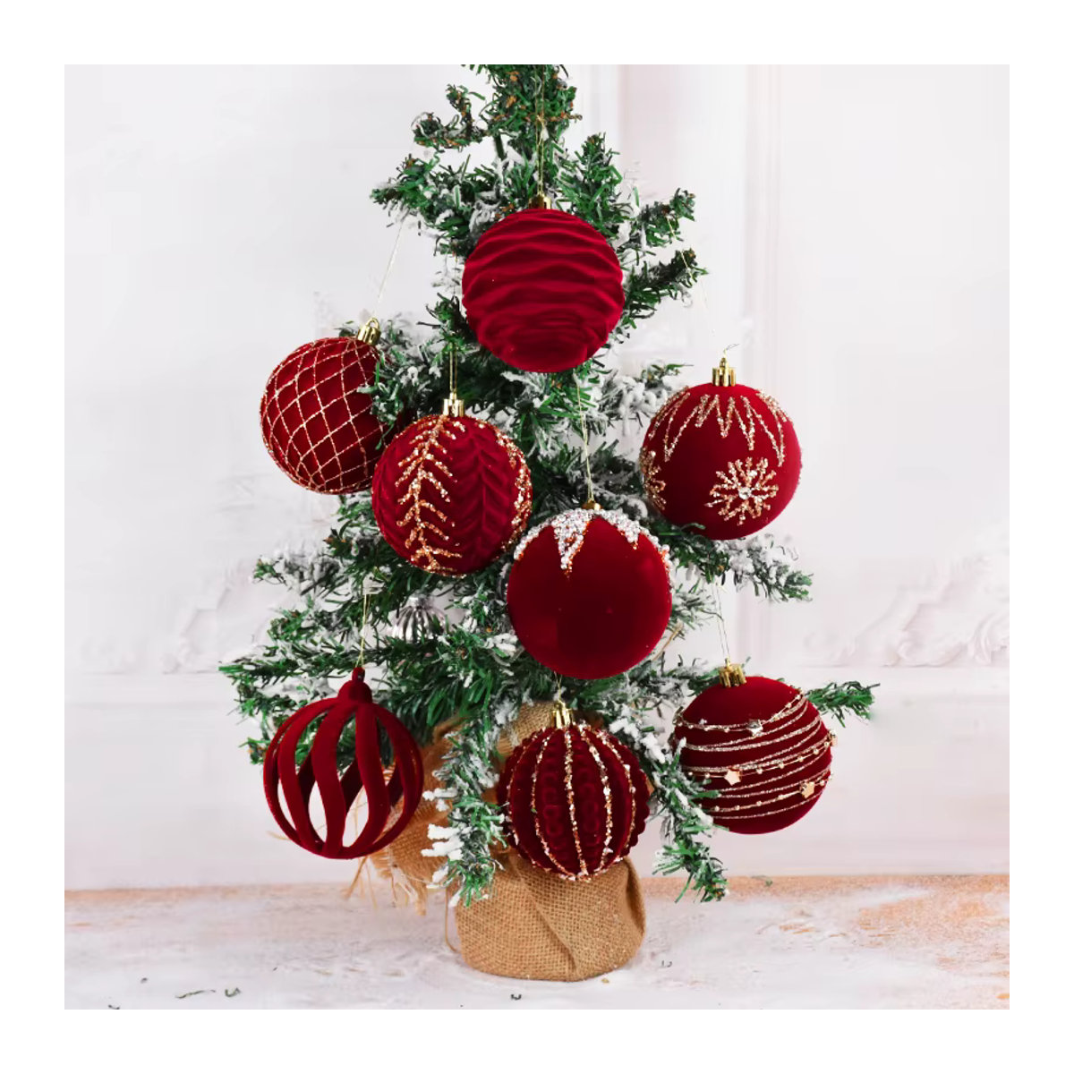 ZQNYCY 4er Set rote Plüsch Weihnachtskugeln als Hängeornamente aus Textil für deinen Weihnachtsbaum - Bild 2