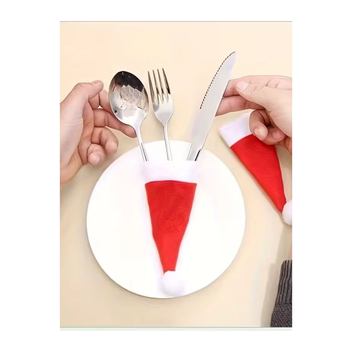 ZQNYCY Mini Weihnachtsmann-Hüte als Besteckhalter für Messer und Gabeln, rot, Textil-Tischdekoration für Weihnachten und Neujahr - Bild 5