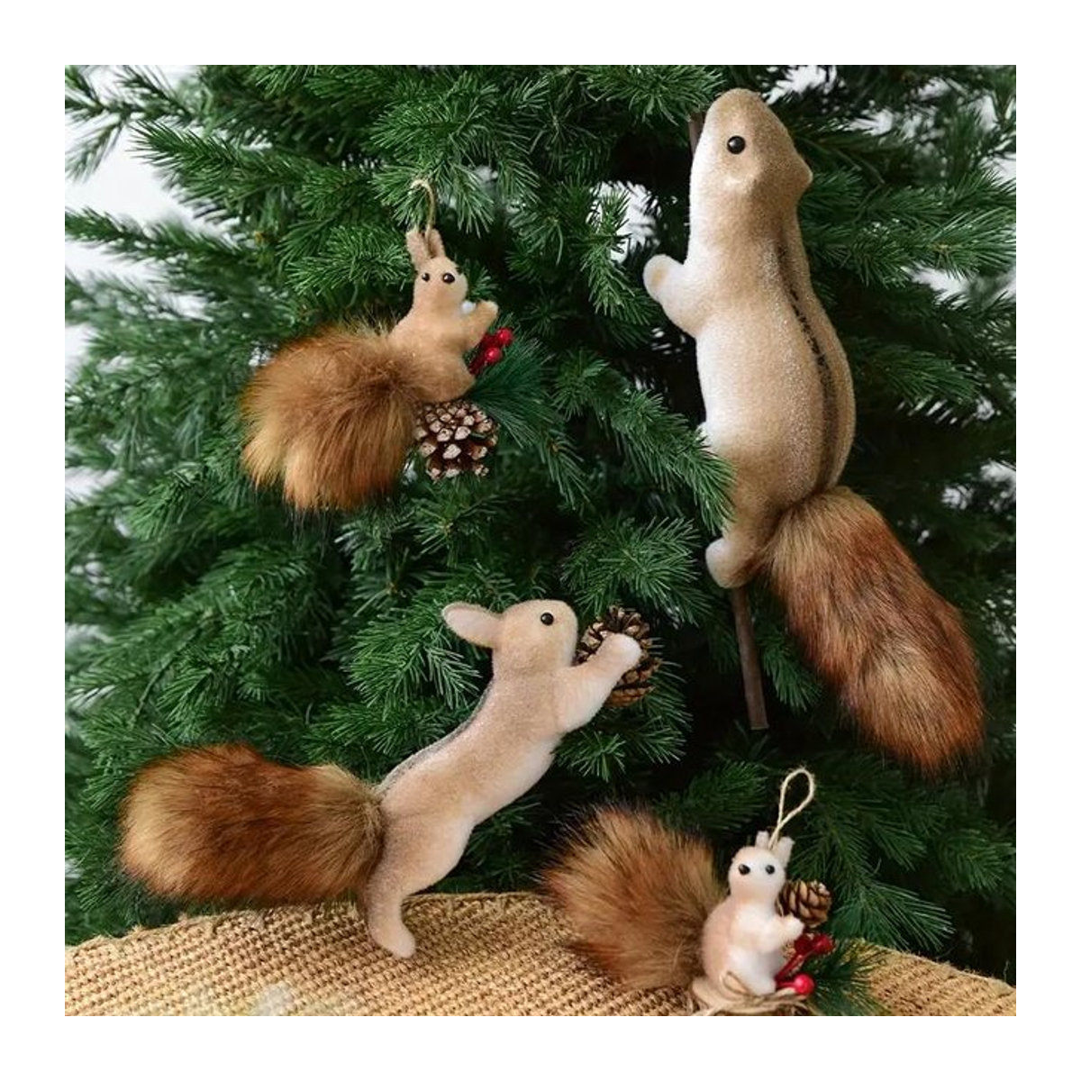 ZQNYCY Weihnachts-Hängeornament realistisches Eichhörnchen aus Stoff in Braun - Bild 1