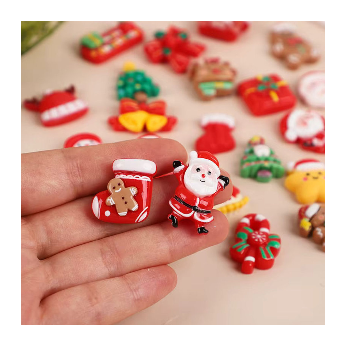 ZQNYCY Weihnachts Kühlschrankmagnete aus Kunstharz mit Cartoon-Motiven wie Weihnachtsmann und Schneemann, mehrfarbig, 10-50 Stück Set - Bild 5