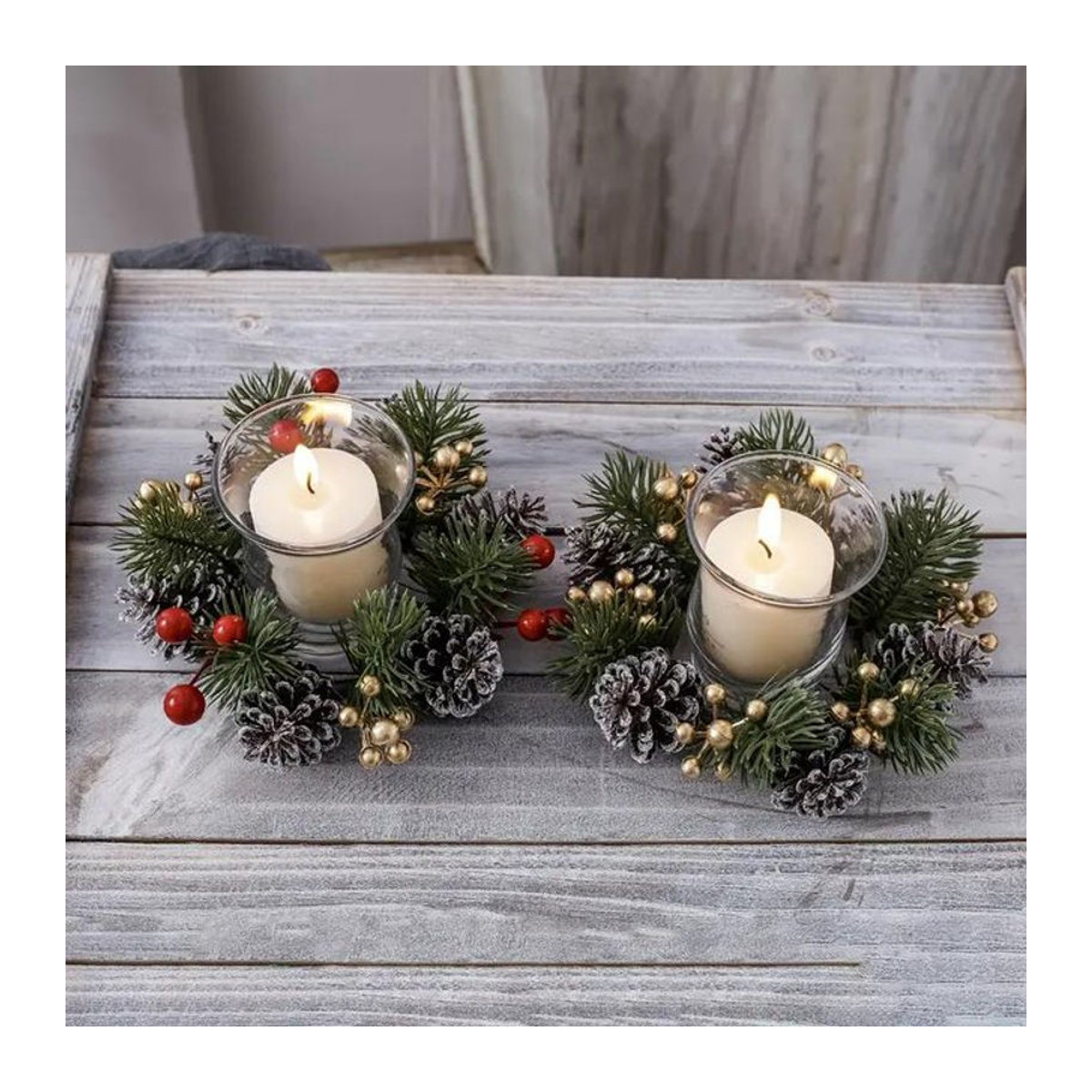 ZQNYCY Weihnachtskerzenhalter aus Glas mit künstlichen Tannenzweigen und Beeren in Gold und Mehrfarbig für Votivkerzen zur Tischdekoration - Bild 1