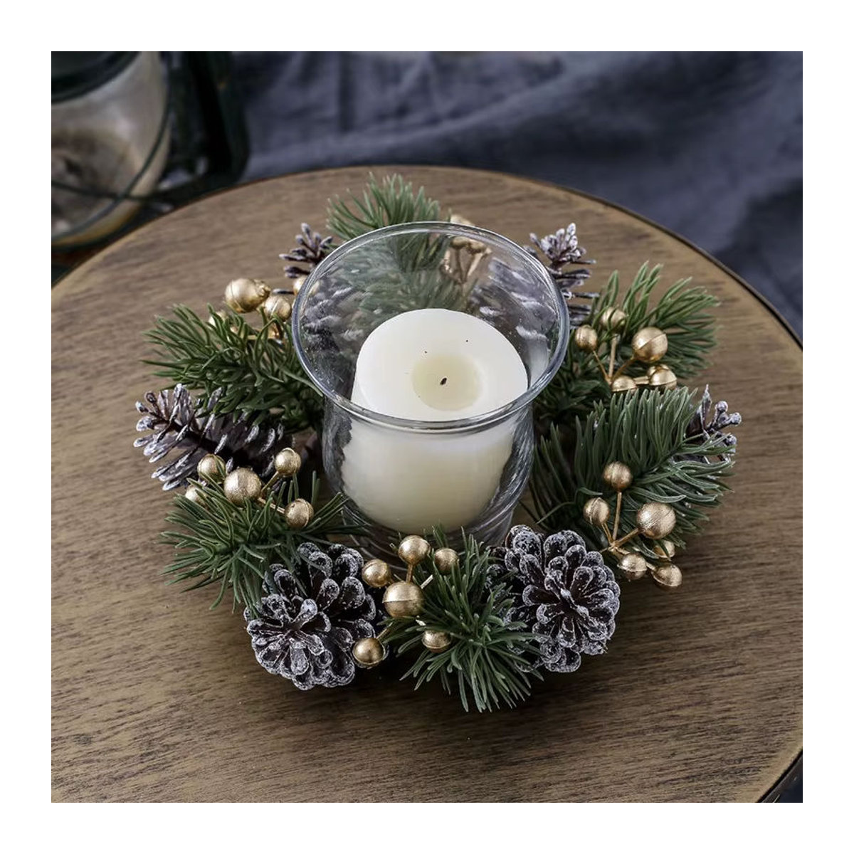 ZQNYCY Weihnachtskerzenhalter aus Glas mit künstlichen Tannenzweigen und Beeren in Gold und Mehrfarbig für Votivkerzen zur Tischdekoration - Bild 4