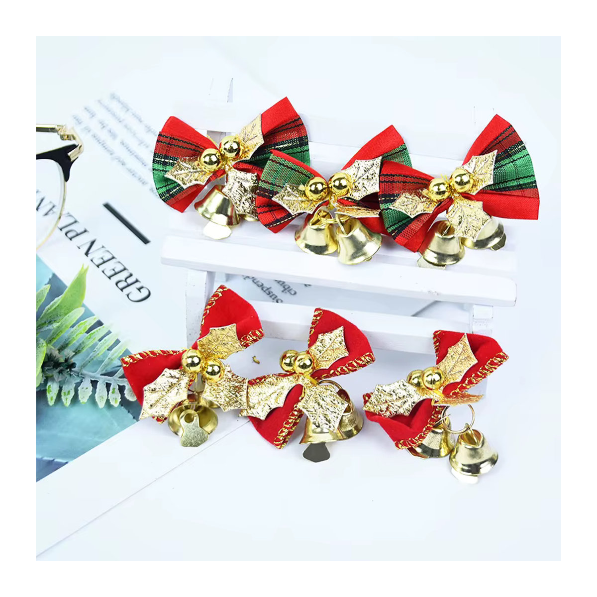 ZQNYCY Weihnachtsschleifen mit Glöckchen in Rot aus Stoff für DIY-Handwerk und Weihnachtsbaum-Hängedekoration, 12 Stück - Bild 3
