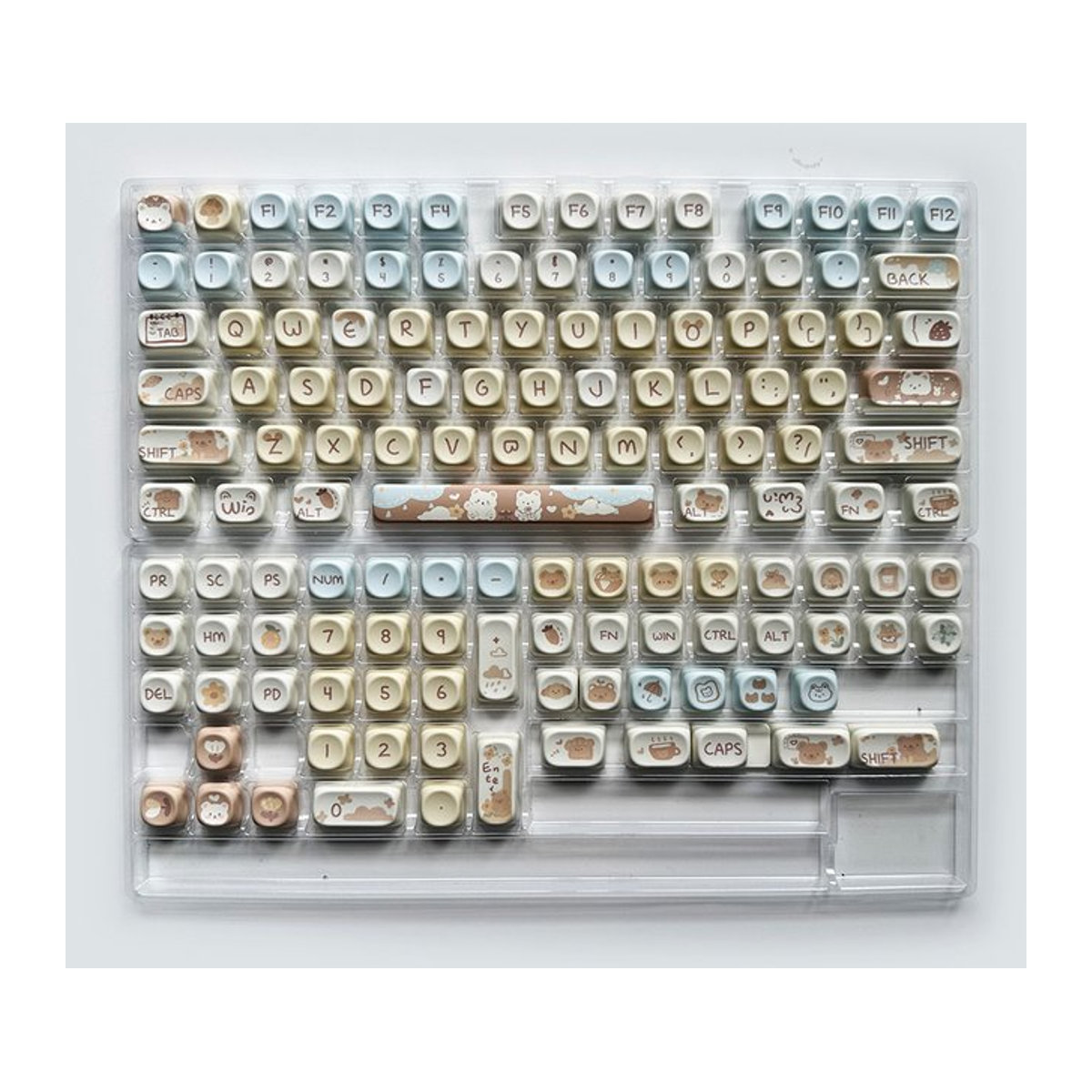 ZUOYA Milchtee Bär Tastenkappen Set mit 132 Tasten im MOA Profil aus PBT in Beige für mechanische Gaming-Tastaturen wie GMK67 - Bild 1