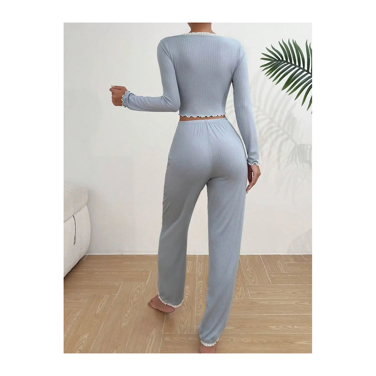 Zweiteiliges Pyjama Set für Frauen mit langen Ärmeln und Spitze in Rot oder Blau - Bild 2