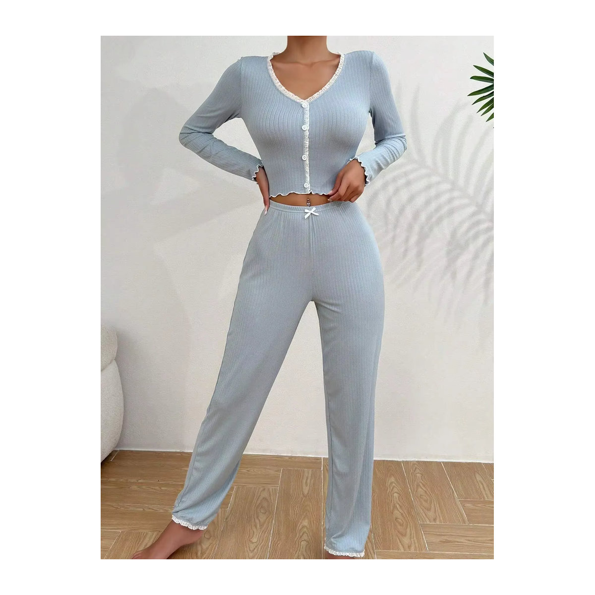 Zweiteiliges Pyjama Set für Frauen mit langen Ärmeln und Spitze in Rot oder Blau - Bild 3