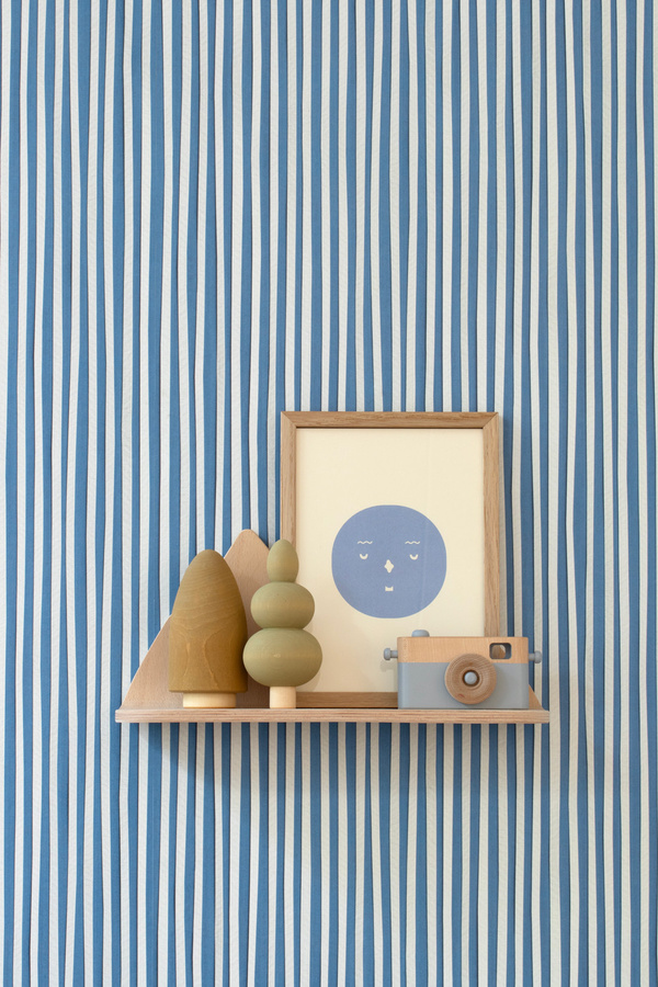 Studio Ditte Wallpaper Stripes in Parisian Blue mit abstrakten Streifen aus Vlies - Bild 1