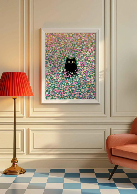 Poster SHENCHEN Schwarze Katze in einem Meer aus Blumen, Motiv: Niedliche Kawaii-Katze im floralen Stil, Farben: Schwarz und Mehrfarbig, Rechteckige Illustration auf Papier - Bild 1