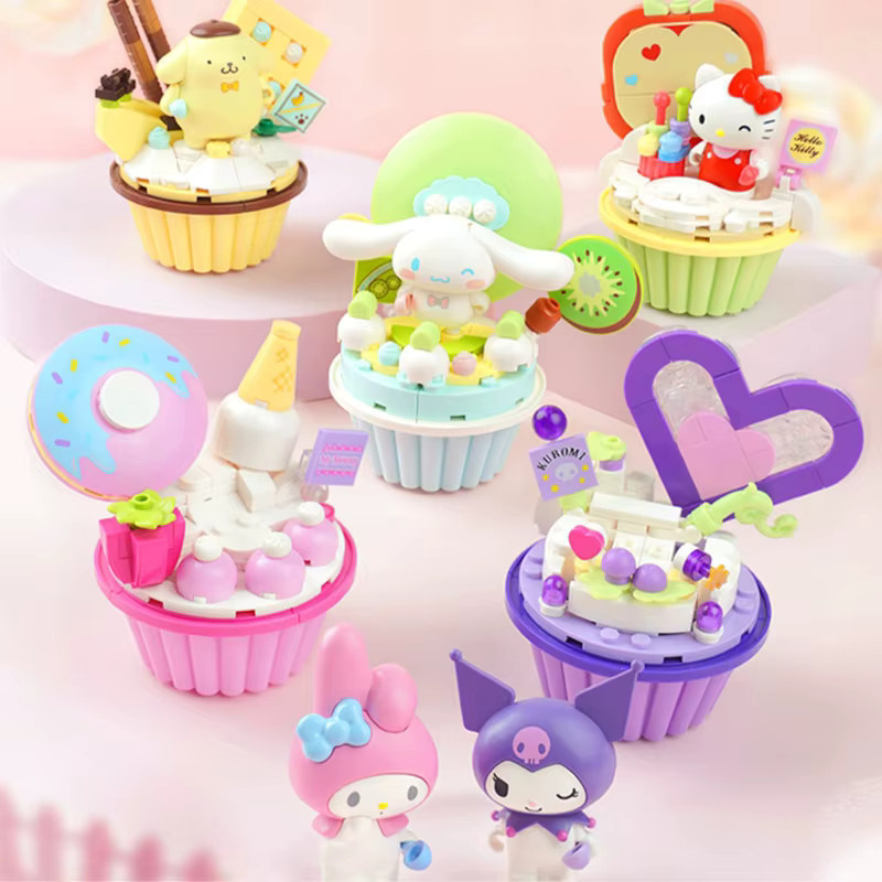 Sanrio Mini-Brick Cupcake Modellbaustein Set mit Kuromi, Hello Kitty, Cinnamoroll und My Melody als buntes Desktop-Ornament - Bild 1