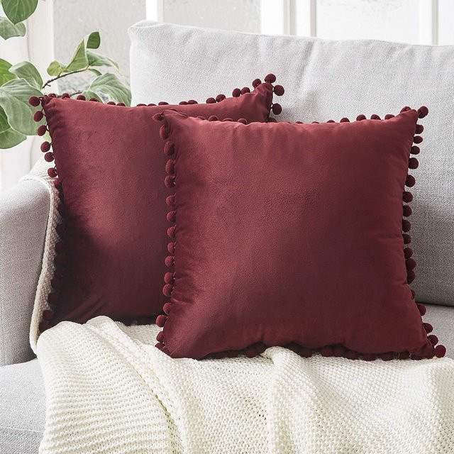 Dekorativer Samt Kissenbezug mit Bommel von Yiran Furniture in Bordeaux, B/H: 50 x 30 cm - Bild 1