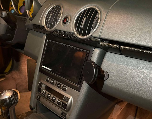 MagSafe Telefonhalterung mit USB-C Ladegerät für Porsche 987 Cayman und Boxster Linkslenker in Schwarz - Bild 1