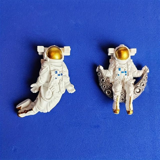 SZ-Damai 2er-Set Astronaut Magnete aus Harz in Blau und Weiß für die Kühlschrankdekoration - Bild 1