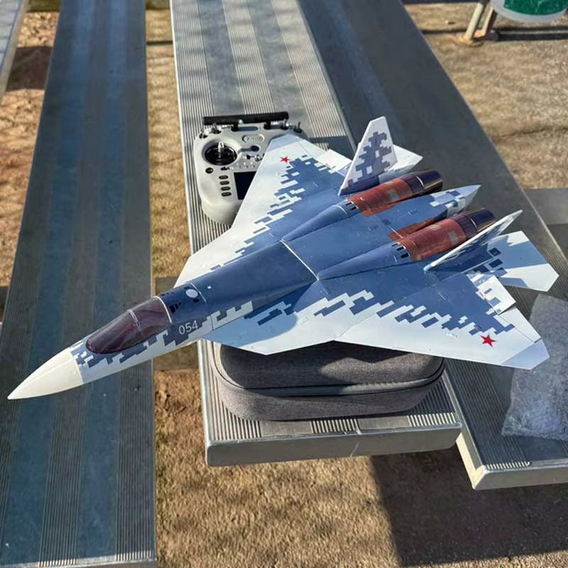 EVYVKV Su-57 Modellflugzeug mit 30-Kanal-Fernbedienung in Digital Camouflage als Desktop-Ornament aus Schaumstoff - Bild 2