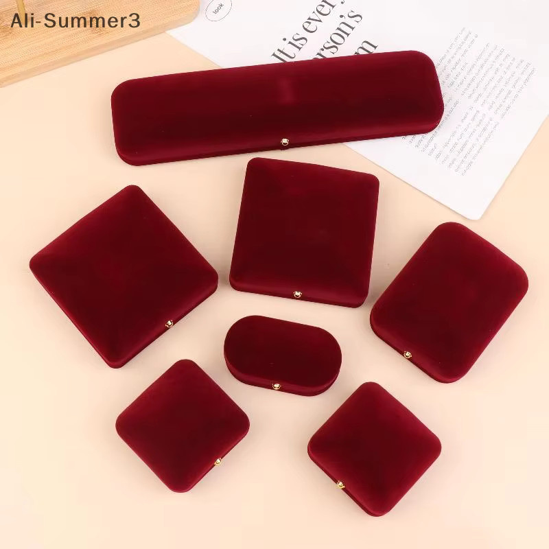 Luxus Schmuckschatulle mit Gold-Schnalle und Beflockung in Rot und Gold zur Aufbewahrung von Halsketten, Ringen, Ohrringen und Armbändern - Bild 4