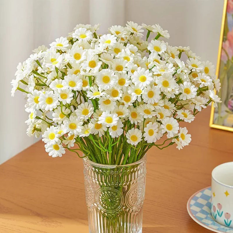 60 Stück künstliche Gänseblümchen in Weiß und Gelb als Blumenstrauß für deine Tischdekoration, Hochzeit oder den Valentinstag - Bild 1