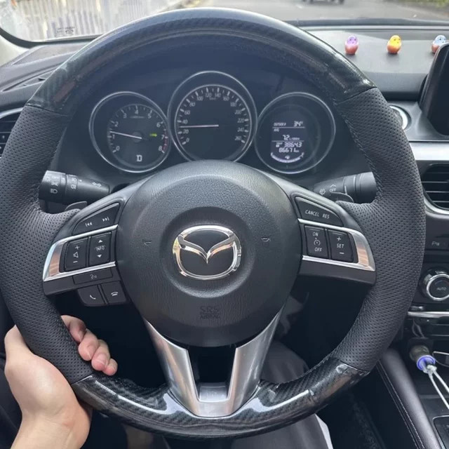 Lenkradabdeckung aus Carbon Faser und Leder für Mazda 3 Axela, Mazda 6 Atenza, Mazda 2, CX-3, CX-5 in Schwarz - Bild 1