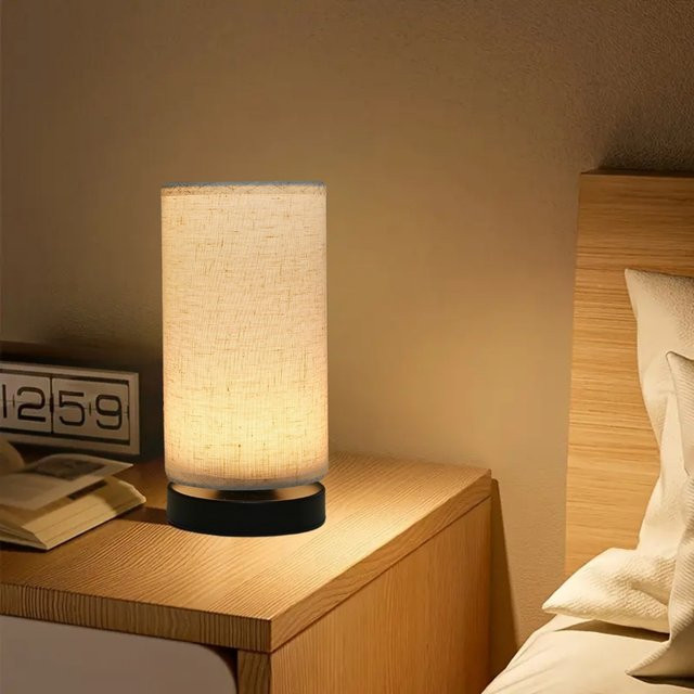 Nordische Stofftischlampe in Beige und Schwarz mit USB-Anschluss für Wohnzimmer, Schlafzimmer und Home Office - Bild 1