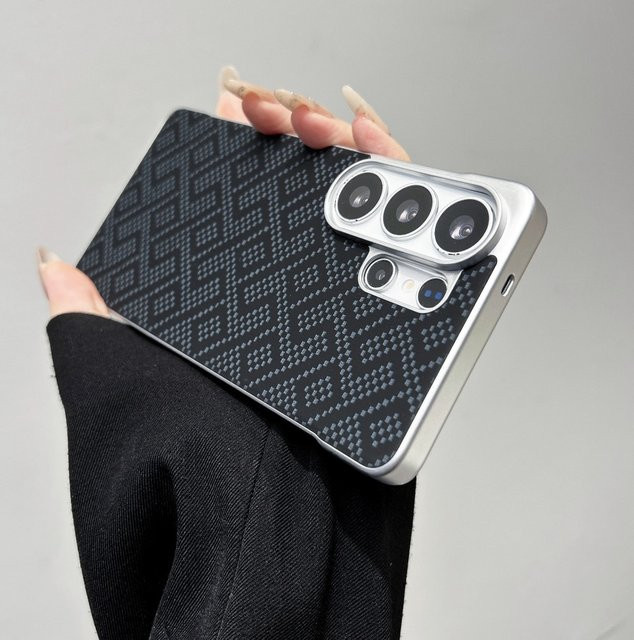 Schutzhülle mit Kevlar-Textur und metallbeschichtetem Rand für Samsung Galaxy S26 Ultra und Galaxy S25 Ultra Plus in Schwarz mit magnetischer Ladefunktion - Bild 1