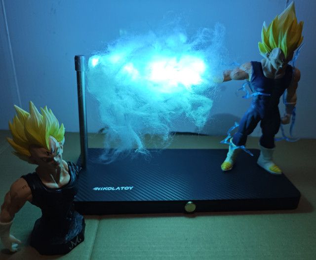 NIKOLATOY Dragon Ball Vegeta Magnetisches Nachtlicht-Set mit LED-Schreibtischlampe und Halbkörperstatue - Bild 1