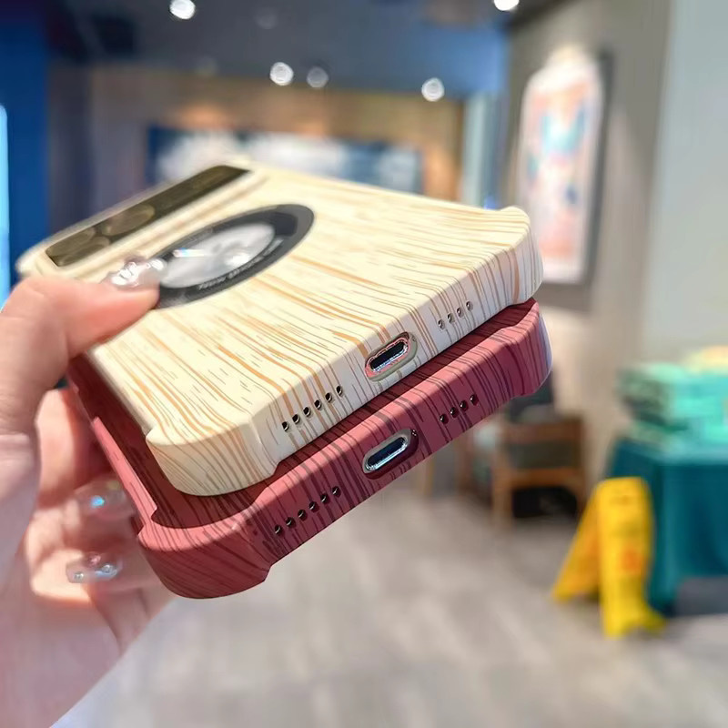 Stoßfeste Handyhülle mit Holzmaserung und Objektivschutz für iPhone 15 Pro Max, iPhone 13 Pro Max, iPhone 12 und iPhone 11 in Braun - Bild 4