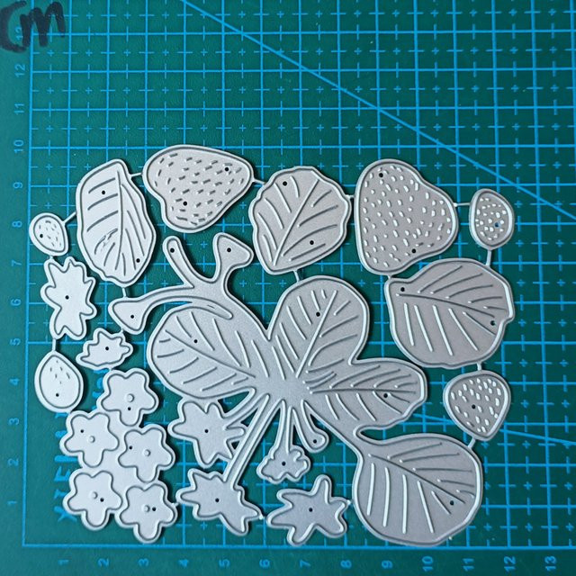 Metall-Schneidwerkzeug Erdbeerblätter für Scrapbooking und Bastelarbeiten, Silber - Bild 1