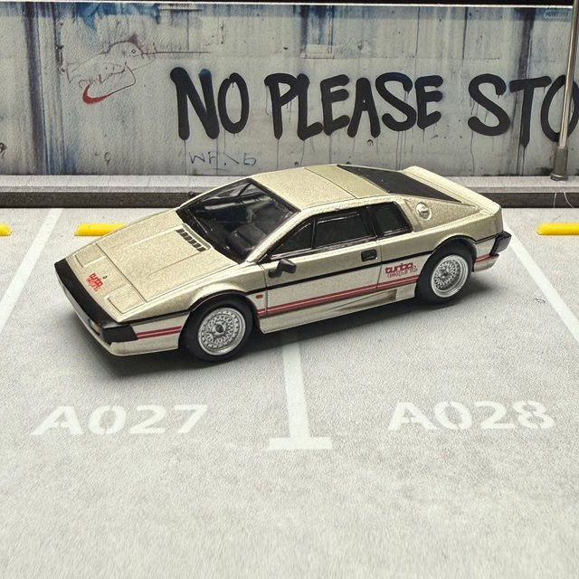 MGT Lotus Esprit Turbo, Modellauto, 1:64, Metall - Bild 1