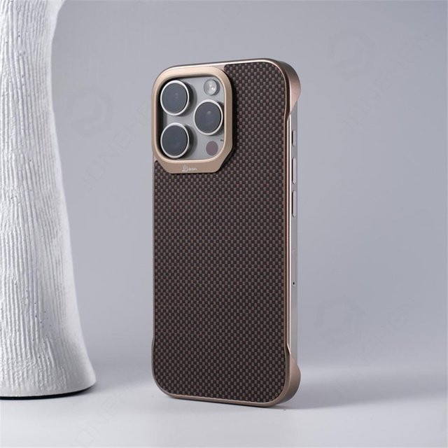 YULIN Rahmenlose Magnetische Kohlefaser Hülle für iPhone 16 Pro Max, iPhone 16 Pro, iPhone 16, iPhone 14 Pro und iPhone 14 Pro Max, Schwarz, mit kabellosem Laden und Legierter Linse, PC Harte Abdeckung - Bild 1