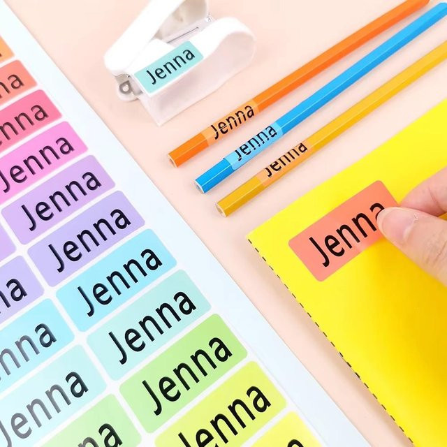 Personalisierte Etikettensticker von Binchi Outdoor Product für Kinder, wasserfeste Namensaufkleber für Wasserflaschen, Becher und Schulmaterial, Mehrfarbig, Durchmesser: 3 cm - Bild 1