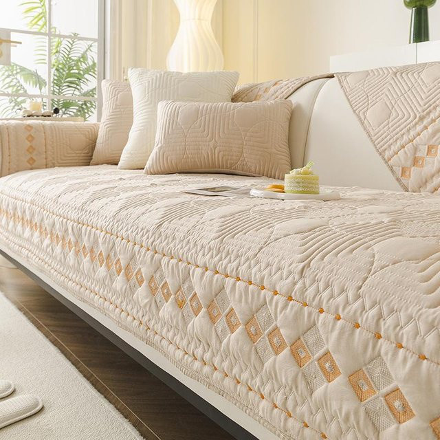Gesteppter Baumwoll-Sofabezug mit floraler Stickerei von Your Warm Home, rutschfest und tierhaarabweisend, für 3-4 Sitzer Sofas, Beige oder Grau, Breite: 70 cm x Tiefe: 70 cm - Bild 1