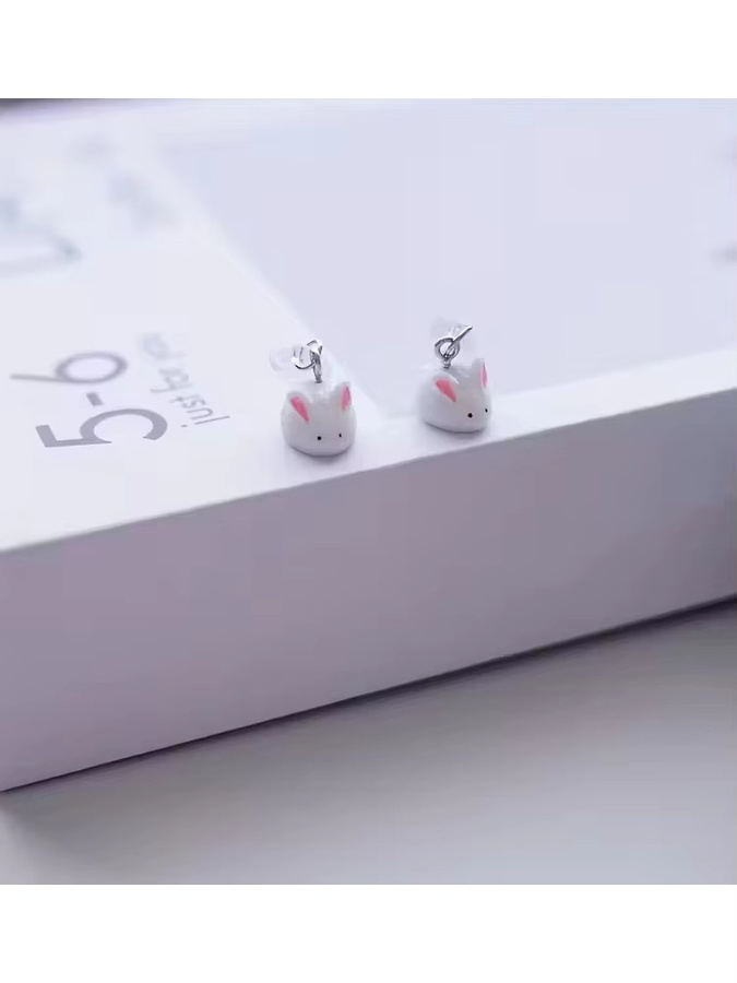 Mini-Kaninchen Staubstopfen-Charms in Weiß für USB-C und Lightning Anschlüsse - Bild 3