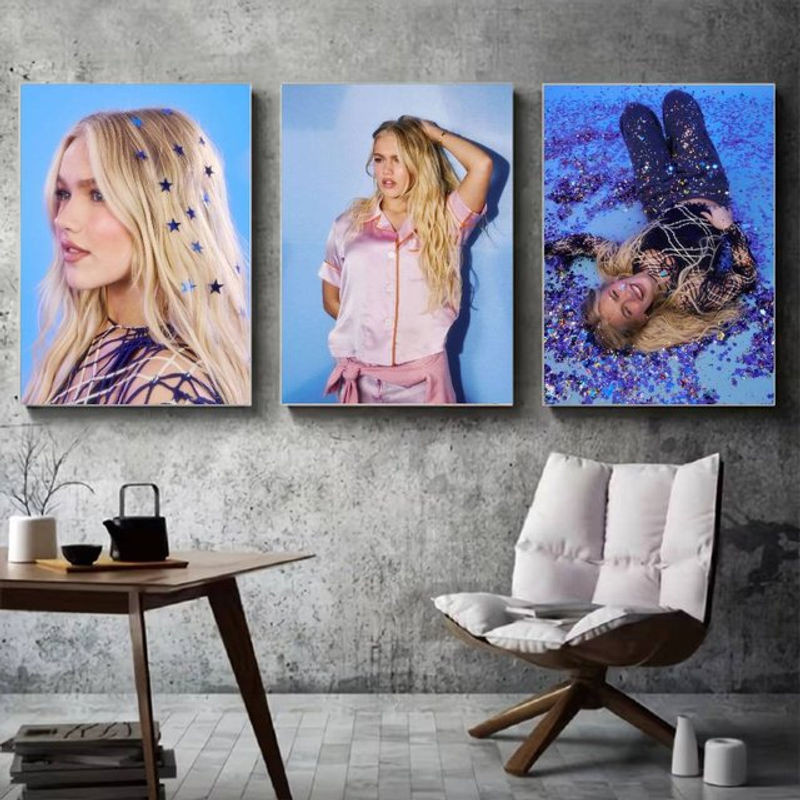 Freya Skye Poster Porträt in mehrfarbigem Design für die Wandmontage, Hochformat, 21 x 21 cm - Bild 1
