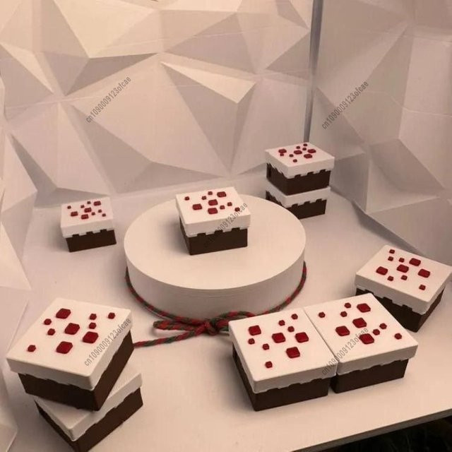 MINISO Kuchen Modell im Pixel-Stil aus Kunststoff als 3D-gedrucktes Mini-Ornament für Schreibtisch und Display - Bild 1