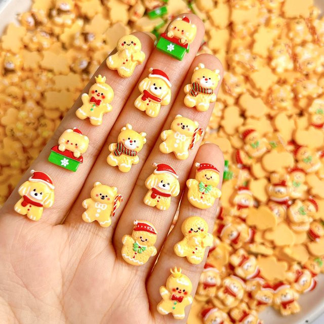 20 Stück Nagel Charms Weihnachten Motiv Harz, Gelber Bär Schneemann, Elch, Lebkuchenmann - Bild 1