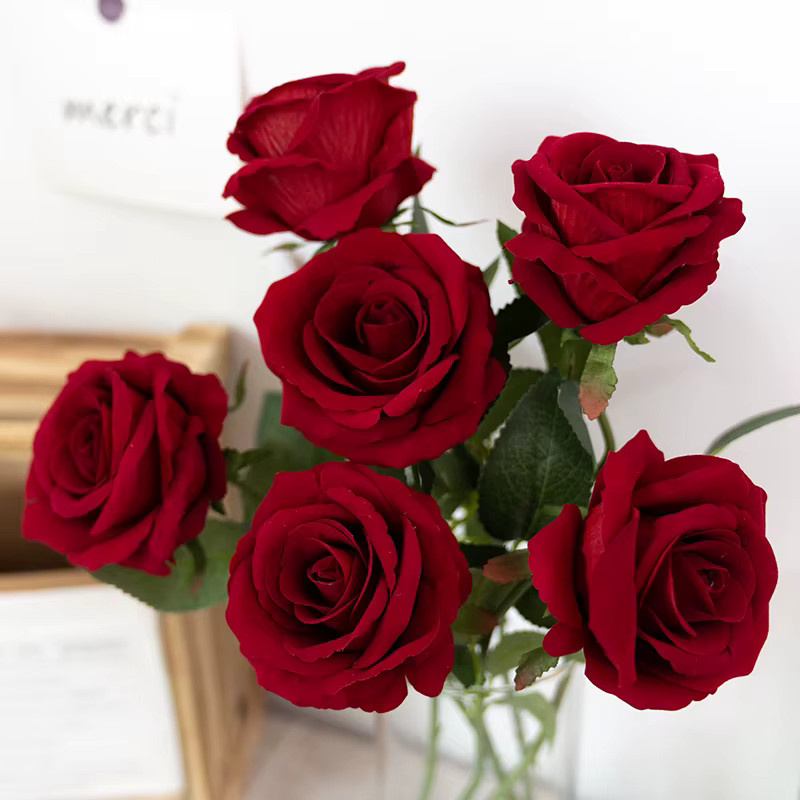 Kahaul 5 Stück künstliche Rosenblüten in Rot für deine Tischdekoration und Hochzeitsarrangements - Bild 2