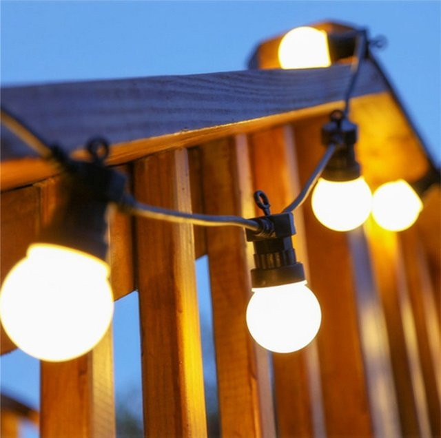 KIKIELF LED-Lichterkette für den Außenbereich mit warmweißen Kugelbirnen - Bild 1